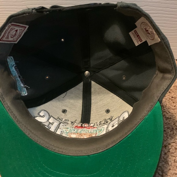 Vancouver Grizzlies Snapback Hat - Picture 3 of 4